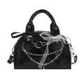 Borsa Boston nera lucida con catene argentate e dettaglio fiocco in pizzo bianco - Nero
