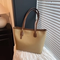 Grande borsa tote beige in ecopelle con spalline marroni e stampa del logo - Cachi