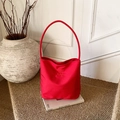 Minimalistische rote Stoff-Beuteltasche mit Hope and Future Stickerei auf sauberem Grund - Rot