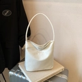 Sac à épaule minimaliste en cuir blanc avec lettrage embossé hope and future - Blanc Cassé