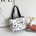 Borsa tote in tela bianca con stampe graffiti neri e dettagli con piccoli orsetti - Nero