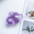 Dettaglio del supporto per telefono a nuvola viola con trama traslucida e cotone interno - Nuvola Viola Traslucida