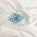 Lichtblauwe doorschijnende telefoonhouder in wolkvorm van glanzend harsmateriaal - Transparante Wolkhouder - Blauw