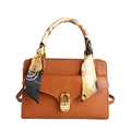 Elegante borsa a tracolla in pelle marrone con manico in seta e chiusura dorata - Marrone