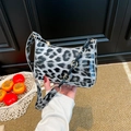 Borsa a tracolla leopardata bianca e nera alla moda con catena dorata e finitura lucida - Stampa Leopardata Grigio
