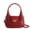 Sac hobo rouge à texture tressée, forme demi-lune avec boucle en métal doré élégante - Rouge