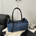 Borsa tote in denim blu con cinturini in pelle nera e fibbia dorata vintage - Blu