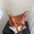 Retro brown large capacity tote bag with adjustable shoulder strap and silver zipper - Tan