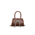 Sac à main trapèze marron caramel avec nœud en strass étincelant et bandoulière chaîne - Marron