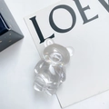 Vue rapprochée d'un support de téléphone ours en résine transparente au fini brillant - Blanc