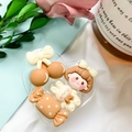 Cartoon-Mädchen und Kirsch-Handyhalterung aus Harz im DIY Cream-Glue-Stil - Herzform Transparent Braun Nr. 2