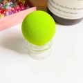 Support de téléphone sphérique vert vif avec texture floquée sur socle acrylique clair - Vert