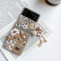 Funda de lujo con diamantes para Samsung Z Flip con flor de perla y frasco de perfume - Samsung ZFlip3 / Carruaje de Calabaza Con Diamantes-Blanco