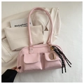 Borsa a spalla rosa con doppie tasche e portachiavi a racchetta su tessuto morbido - Con Ciondolo / Rosa