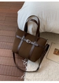 Détails de ce sac fourre-tout en tissu marron foncé avec poignées en similicuir et boucles - Café