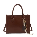Bolso tote marrón oscuro con asas superiores, letras de moda y colgante de chocolate - Marrón (Con Colgante)