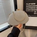 Borsa da sera con paillettes argento, tracolla a catena e chiusura dorata - Argento