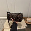 Borsa a spalla baguette in pelle leopardata alla moda con cerniera argentata e tracolla - Marrone