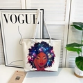 Grande borsa tote in tela color crema con ritratto artistico e dettagli galattici - Stile 7