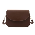 Borsa a tracolla vintage in pelle PU marrone con testo FASHION BAGS su sfondo bianco - Marrone