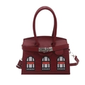Sac à main rouge gaufré crocodile style maison avec boucles argentées et poignées - Rouge