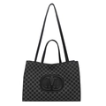 Elegante borsa tote nera con stampa M e logo circolare per gli spostamenti quotidiani - Nero