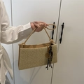 Chique beige stro schoudertas met gouden tennisracket hanger en gestreepte kwast - Khaki Met Hanger