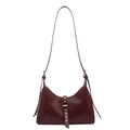 Sac bandoulière rétro bordeaux en cuir brillant avec rivets argentés et forme demi-lune - Rouge