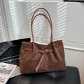 Chic leopard print oversized tote bag in brown suede with slender shoulder straps - Coffee No Pendant