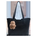 Bolso tote grande de cuero tejido negro con un bonito colgante de perro de peluche - Negro con Colgante