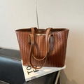 Bolso tote de cuero trenzado marrón de gran capacidad con correa de hombro estilo retro - Con Colgante / Marrón
