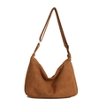 Bolso hobo clásico de ante color caramelo con correa ajustable y costura central - Marrón