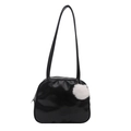 Trousse de toilette noire brillante pour femmes avec un pendentif pompon blanc en peluche - Noir avec Pendentif