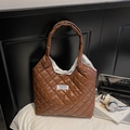 Borsa tote trapuntata marrone con motivo a rombi ed etichetta Fashion Instinct per ufficio - Marrone