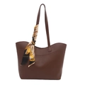 Braune Leder-Korb-Tasche für Damen mit bedrucktem Seidenschal-Griff für den Alltag - Braun