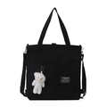 Borsa tote in tela nera con etichetta moda e ciondolo a forma di orsetto di peluche - Nero
