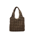 Borsa tote trapuntata in nylon marrone caffè scuro con finitura lucida e fodera interna - Marrone