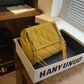 Schicke gelbe Stepptasche mit Metallkettenriemen in einer stilvollen Geschenkbox - Gelb