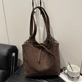 Borsa tote marrone scuro scamosciata con fiocco decorativo e fodera a quadretti - Marrone