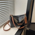 Sac à main chic en similicuir noir avec chaîne fleurie dorée et bandoulière marron - Noir
