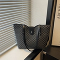Grand sac fourre-tout avec imprimé monogramme M et lanières en cuir noir chic - Noir