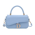 Borsa a tracolla vintage azzurra con ciondolo a D dorato e tracolla regolabile - Blu