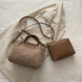 Vintage-Umhängetasche aus Fleece mit Holzgriff und passendem Innentaschen-Set für Damen - Khaki