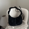 Borsa a spalla a mezzaluna in nylon nero con tracolla arricciata e dettagli con coulisse - Nero