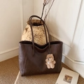 Minimalist dark brown tote bag in textured faux leather with a cute plush bear charm - With Pendant / Brown
