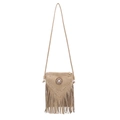 Beigefarbene Wildleder-Satteltasche mit V-Nieten, Fransen und Bohème-Quastendetails - Khaki
