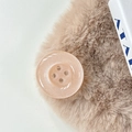 Vista macro dell'impugnatura per telefono a bottone con glitter rosa scintillanti - Arancione Perlato
