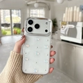 Detalle de funda iPhone con corazones 3D irisados y perlas plateadas en marco metálico - Perla de Plata Mini Corazón Iridiscente (Epoxi con Brillo Galvanizado) / iPhone 17 Pro Max