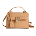 Bolso de mano trapezoidal de cuero caramelo con candado dorado y asa superior - Caqui