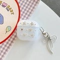 Custodia AirPods glitterata con ciondolo a fiocco argento e dettagli floreali 3D - Ciondolo Fiore con Perline d'Argento / Compatibile con AirPods 1/2 Gen